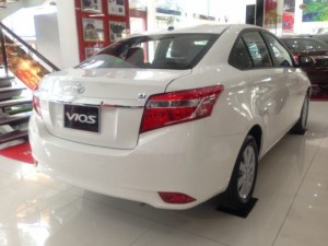 Khuyến Mãi Vios 2016 Số Sàn màu trắng ngọc...