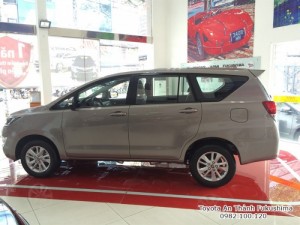 Khuyến Mãi Toyota Innova 2017 Số Sàn,màu đồng...