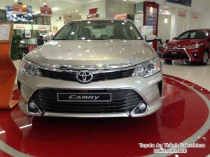 Khuyến Mãi Toyota Camry 2.0E 2016 màu nâu...