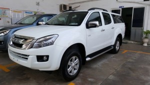 Dmax 2.5 màu trắng 2017 hoàn toàn mới MT 4x2,...